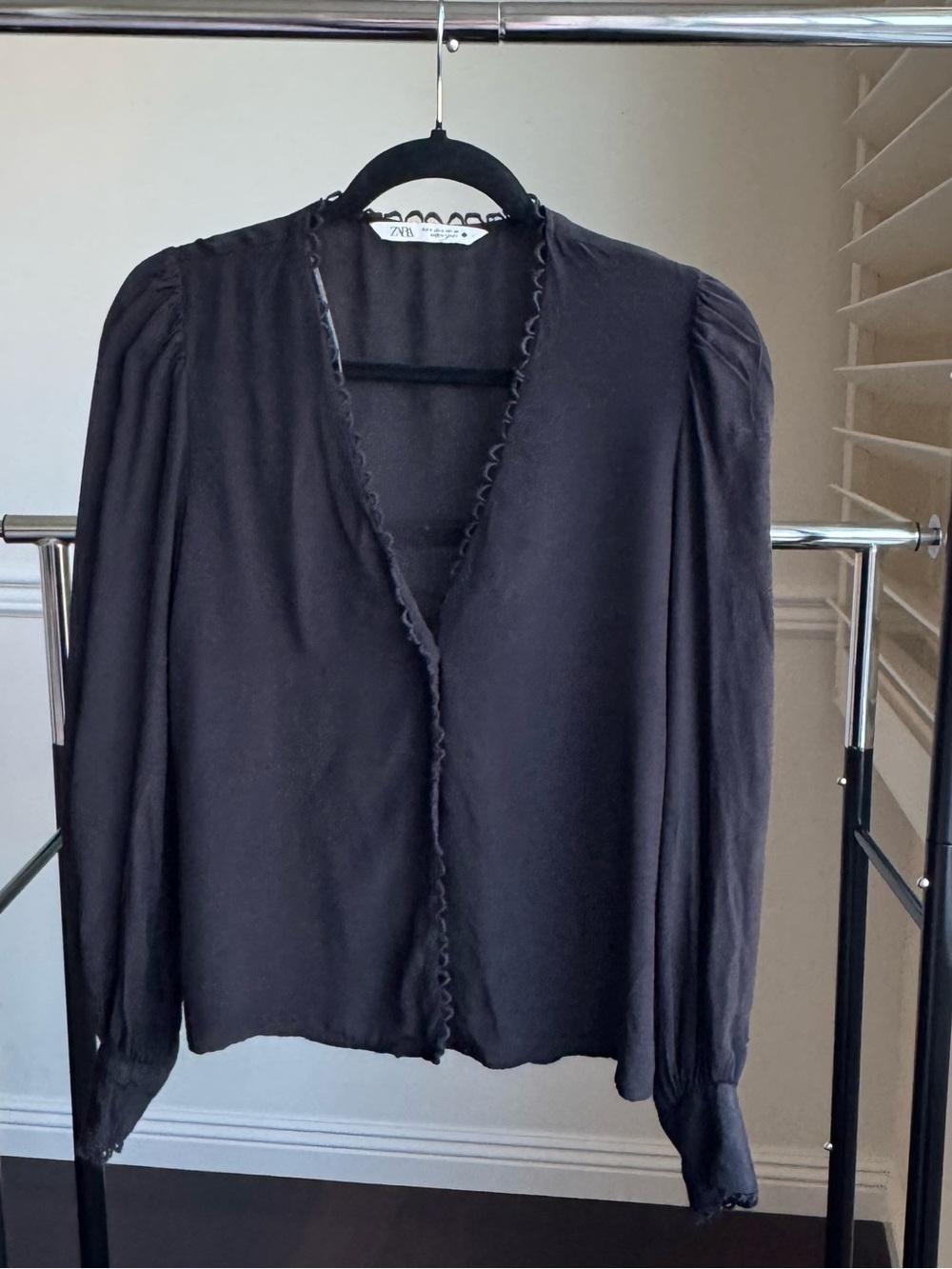 Zara Black Long-Sleeve Scallop Trim Blouse size Small Viscose Pre-owned. - Picture 2 of 9